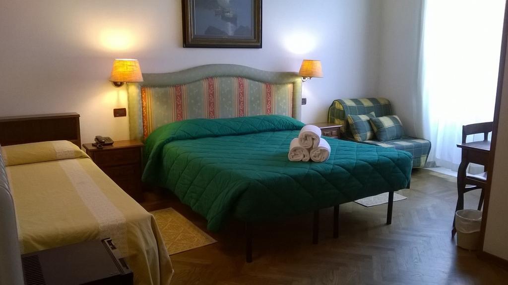 Hotel Ely Viareggio Pokoj fotografie