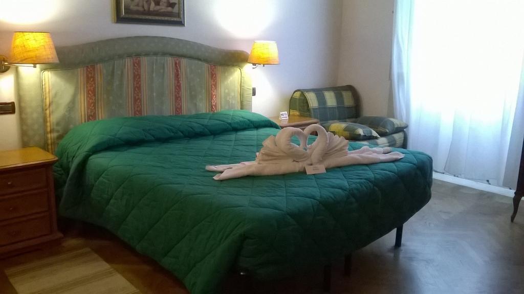 Hotel Ely Viareggio Pokoj fotografie