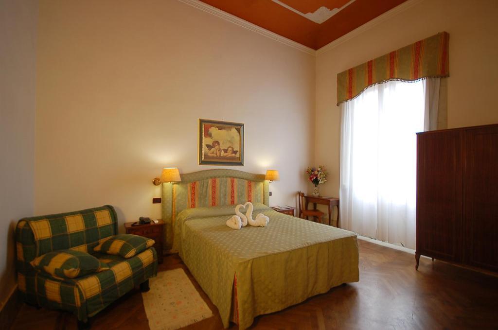 Hotel Ely Viareggio Pokoj fotografie