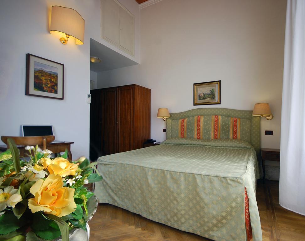 Hotel Ely Viareggio Pokoj fotografie